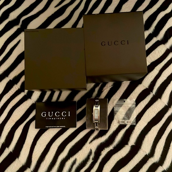 Gucci 3900L watch with light blue face - Picture 1 of 6